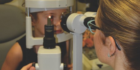 exame de vista em crianças - biomicroscopia