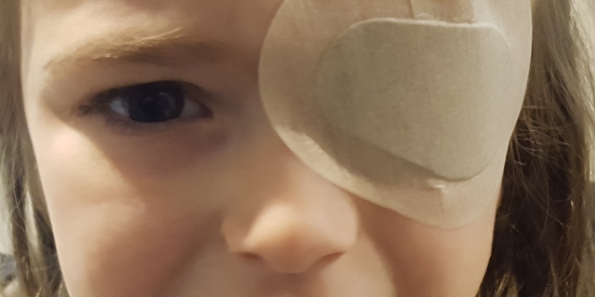 o que acontece quando a criança usa tampão ocular