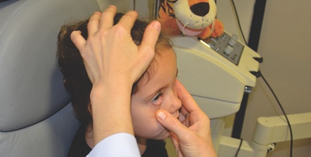 exame de vista em crianças - exame externo dos olhos