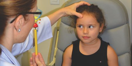 exame de vista em crianças - exame de motilidade ocular